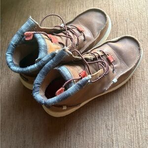 Hey Dude Brown Leather women/men Ankle Boots with Gray and blue Collar